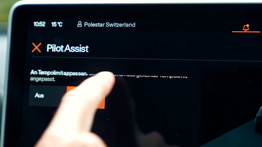 Der Polestar 4 ist gut ausgestattet, hat aber noch einige Fehler im Infotainment.