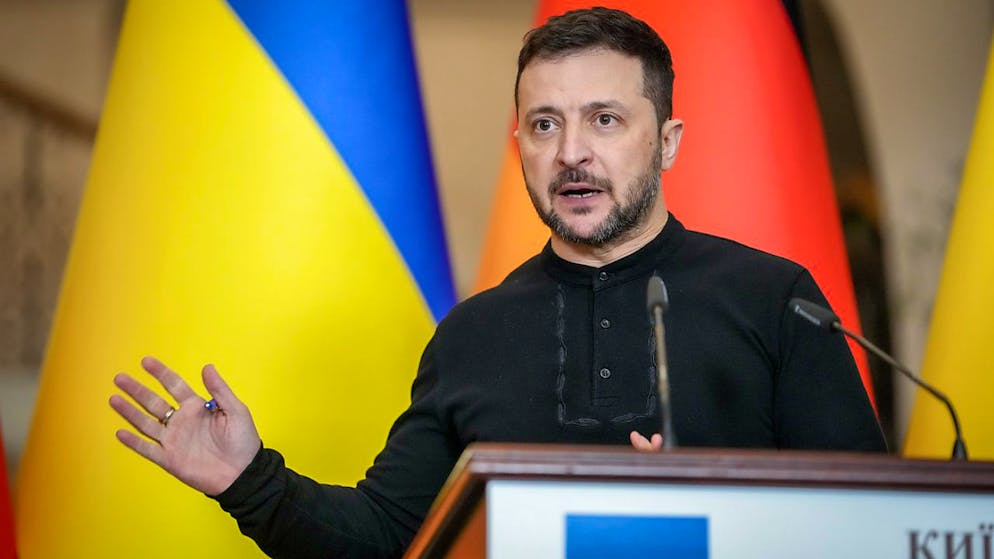 Wolodymyr Selenskyj, Präsident der Ukraine, gibt nach einem Treffen mit dem Bundeskanzler eine Pressekonferenz. Foto: Kay Nietfeld/dpa