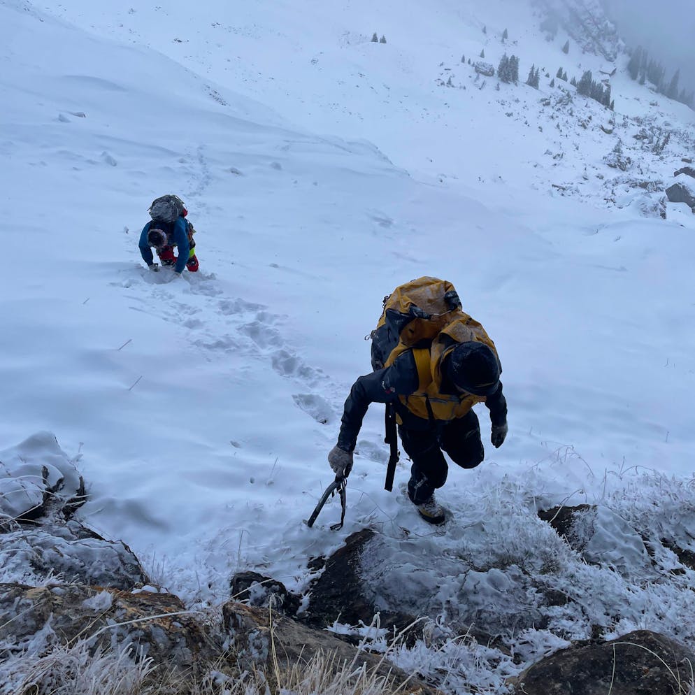 Bergretter steigen am Pilatus zum abgestürzten Wanderer auf.