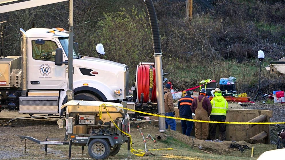 Evening search for her cat. Woman probably disappeared in sinkhole - no hope of rescue