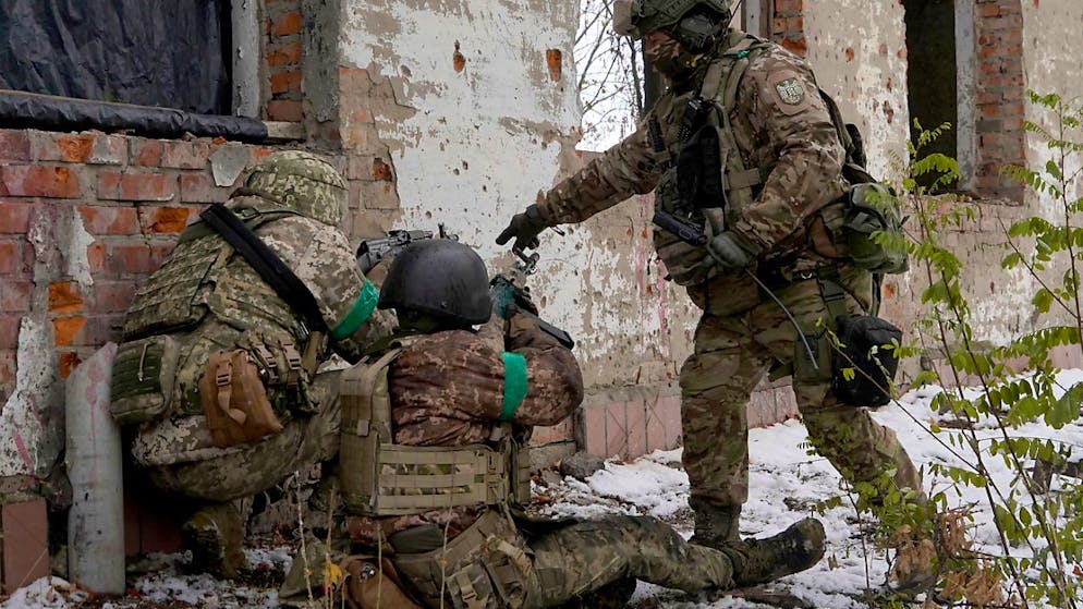 Ukrainische Soldaten der 57. motorisierten Brigade in der Region Charkiw. Foto: Andrii Marienko/AP/dpa