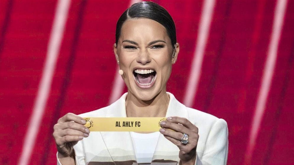 Brazilian top model Adriana Lima draws Al Ahly