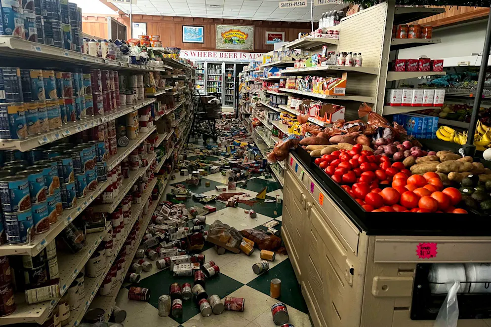 Seebeben vor Nordkalifornien: Tsunami-Warnung aufgehoben - Gallery. Das starke Erdbeben brachte Regale zum Schwanken. 