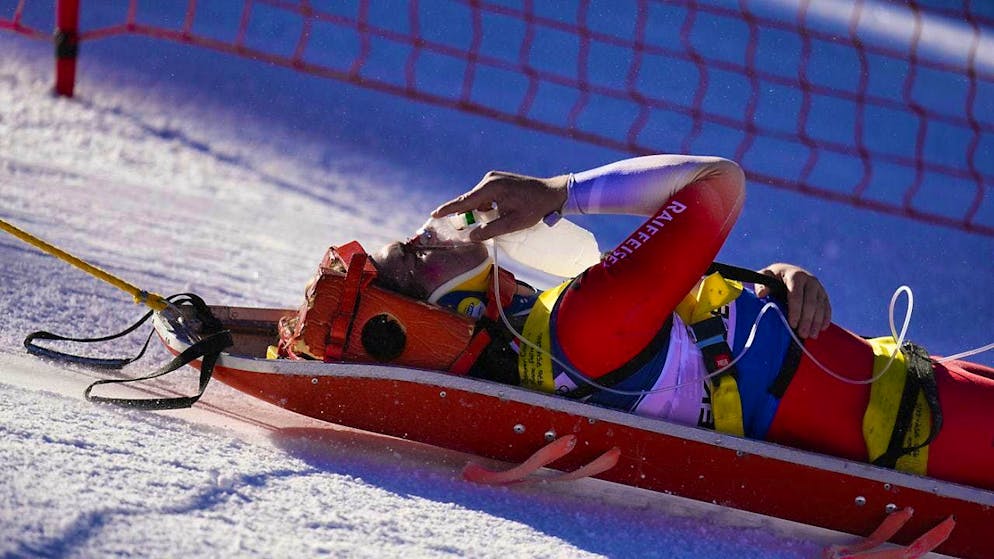 Arnaud Boisset in the rescue sled on the way from the Birds of Prey to hospital