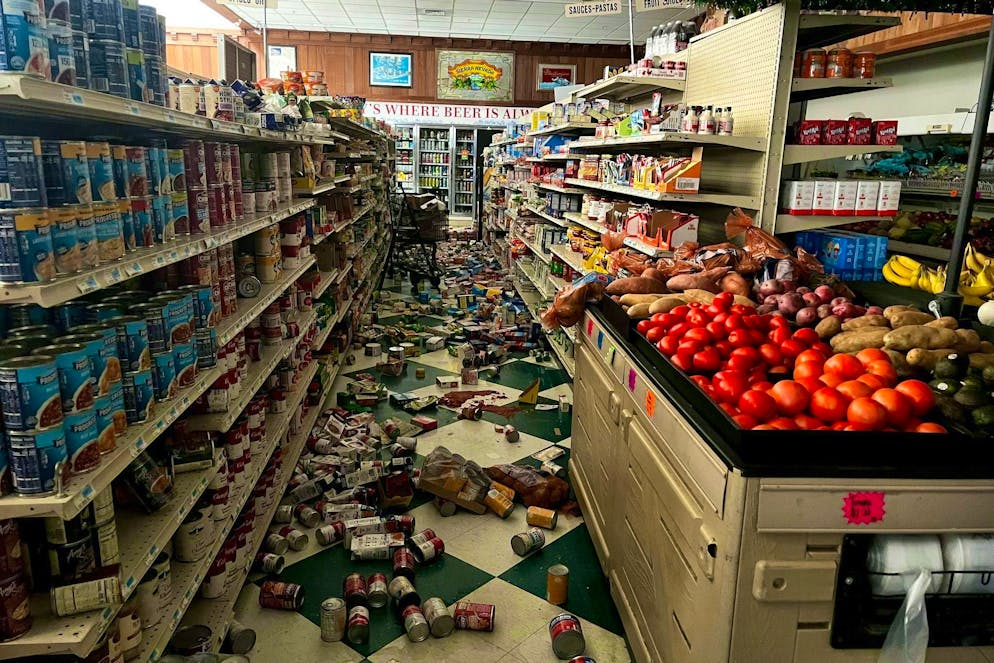 Seaquake off Northern California: Tsunami warning lifted - Gallery. The strong earthquake caused shelves to sway. 