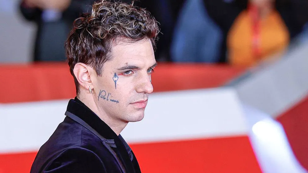Achille Lauro sembrerebbe di nuovo innamorato.