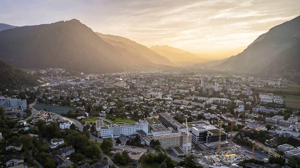 Nei confronti del capo dell'Ufficio della migrazione grigionese è in corso un'indagine penale. (immagine simbolica)