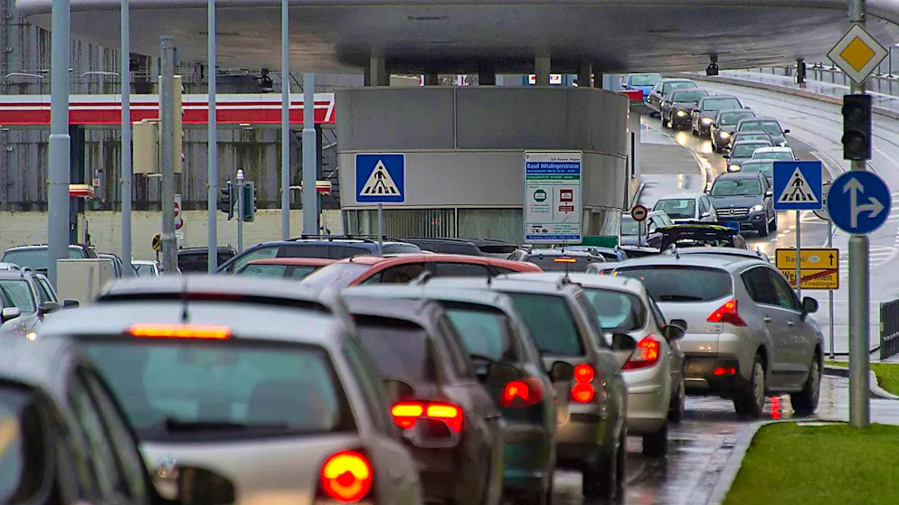 Il turismo dello shopping, ad esempio tra Basilea e Weil am Rhein, sarà limitato dall'abbassamento del limite di esenzione fiscale a 150 franchi.
