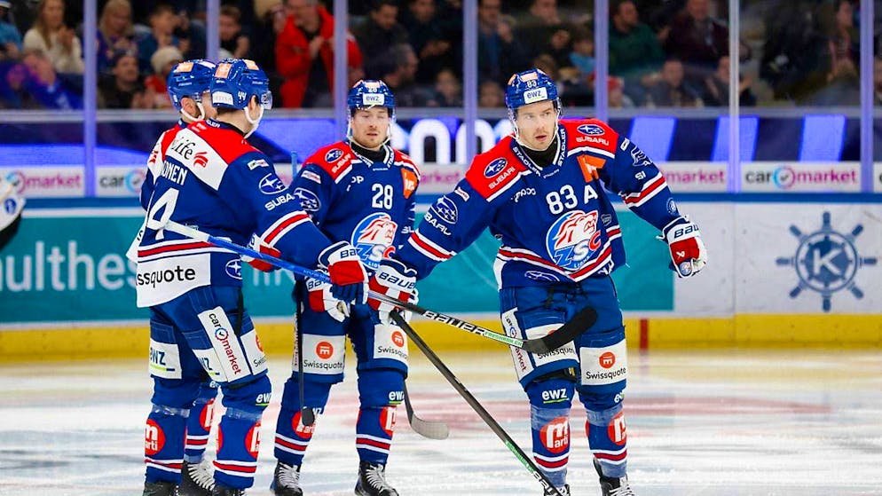 Strong duo: Juho Lammikko (right) and Jesper Fröden (center) will stay with the ZSC Lions for a long time to come