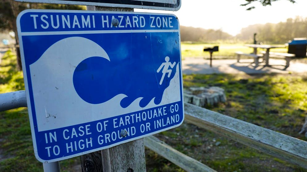 Short tsunami warning in force. Severe magnitude 7 undersea earthquake off the coast of Northern California - dozens of aftershocks