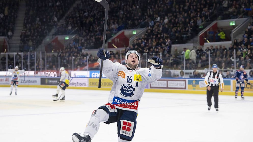 Der HC Ambri-Piotta (in Person von Dominic Zwerger) jubelt in Zürich