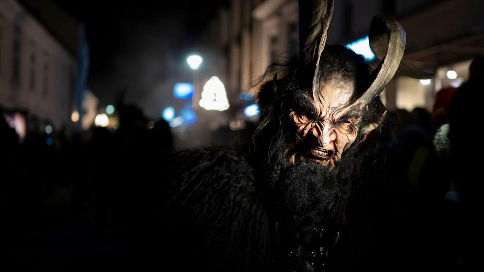 Parade in Tyrol escalates. Father brutally attacked by Krampuses during family walk