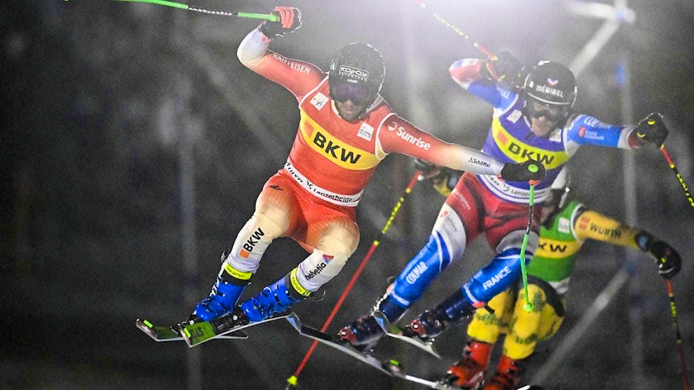 The ski crossers offer a night-time spectacle in Arosa