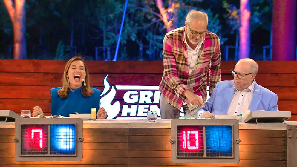 Presenter Ruth Moschner (left) with the judges Maria Gross, Reiner Calmund (2nd from left) and Gerhard Retter at "Grill den Henssler". (archive picture)