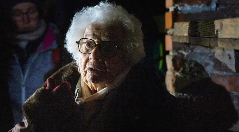 Esther Senot garde un souvenir vivace de son arrivée en septembre 1943 au camp nazi d'Auschwitz-Birkenau.