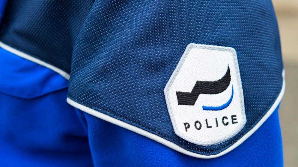 Im Kanton Freiburg haben falsche Polizisten innert zwei Tagen fast 100'000 Franken sowie diverse Schmuckstücke ergaunert. (Symbolbild)