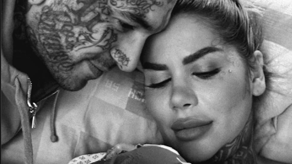 Babyglück nach mehreren Fehlgeburten. Reality-TV-Star Mia Madisson feiert die Geburt ihrer Tochter