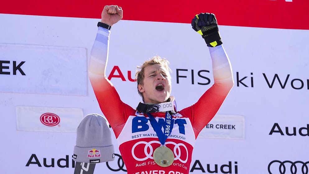 Marco Odermatt setzt sich in einem von Taktik geprägten Super-G durch