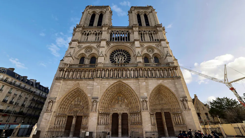 Notre-Dame wiedereröffnet – mit Glanz und viel Emotionen - Gallery. Nach über fünfjährigen Restaurierungsarbeiten wurde die Kathedrale Notre-Dame wiedereröffnet.