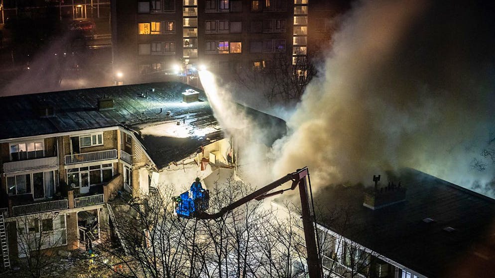 L'edificio è crollato in seguito a un incendio e un'esplosione.
