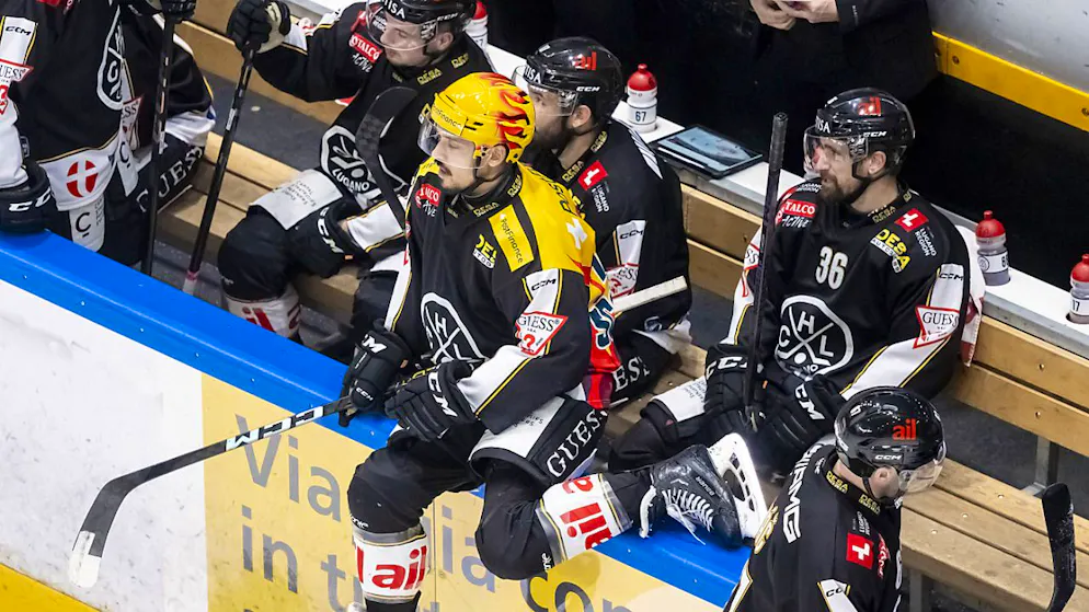 Ambri stürzt Davos vom Leaderthron - Gallery. Die Spieler des HC Lugano ernteten nach der neuerlichen Niederlage (2:5 gegen den ZSC) Pfiffe von den Zuschauerrängen