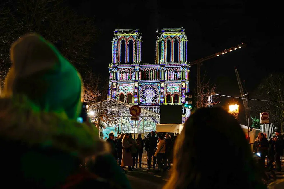 Final preparations for the inauguration on December 6 in Paris.
