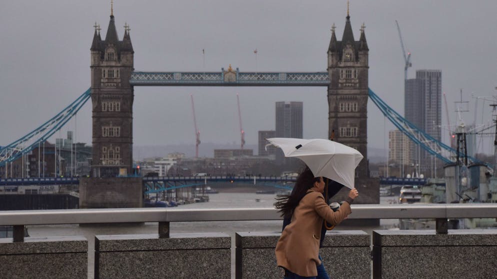 Ein Toter bei Sturm in England – Viele Haushalte ohne Strom - Gallery. Auch in London gab es starken Wind sowie Regen.