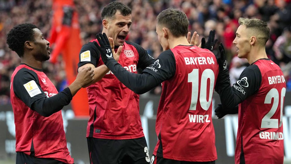 Granit Xhaka und Co. bejubeln den frühen Führungstreffer gegen St. Pauli.