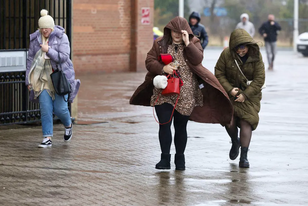 L'Angleterre et le Pays de Galles seront encore en alerte jaune dimanche jusqu'à 18h00. (Richard Sellers/PA via AP)