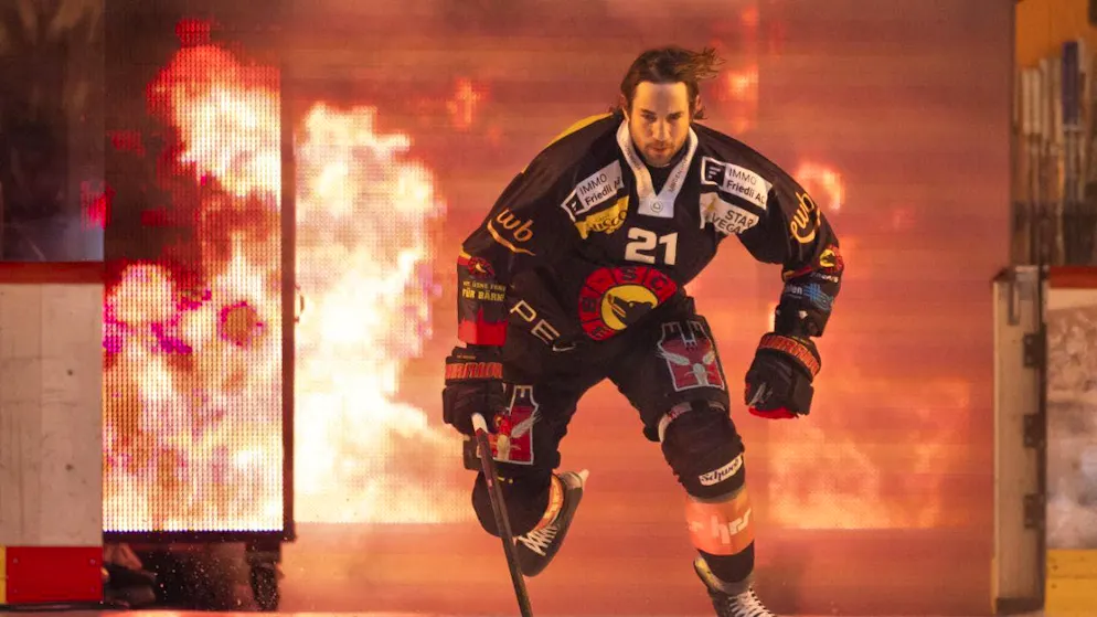 Simon Moser will continue to play for SC Bern next season.