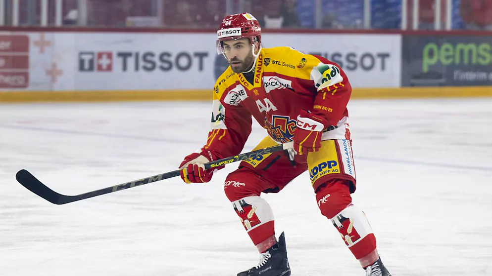 Ambri stürzt Davos vom Leaderthron - Gallery. Der Amerikaner Anthony Greco avancierte in seinem ersten Spiel im Dress des EHC Biel gleich zum Torschützen