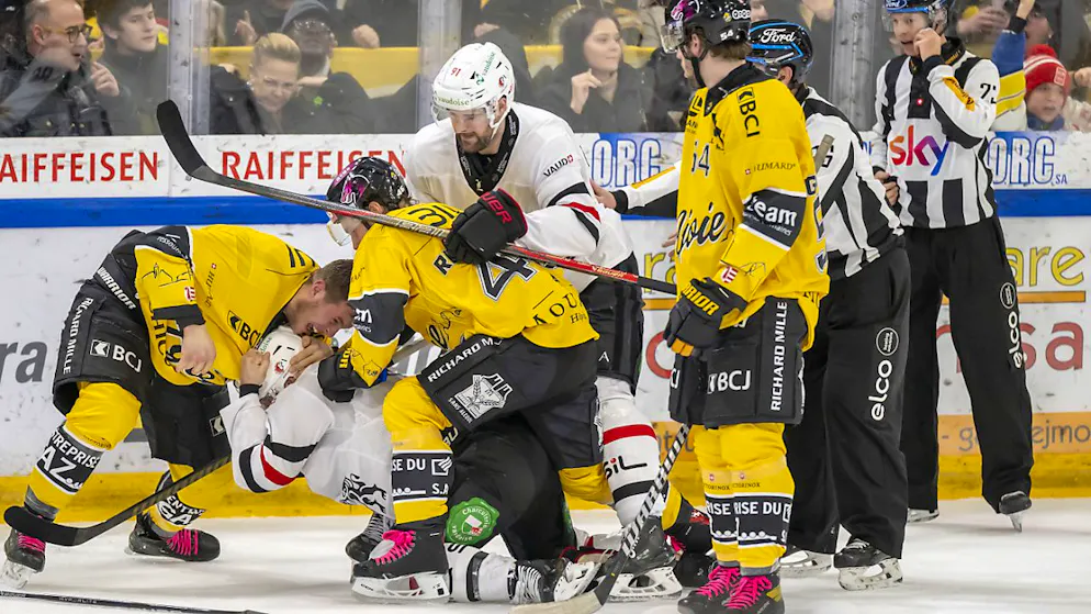 Ambri stürzt Davos vom Leaderthron - Gallery. Wilde Szenen im Spiel zwischen Ajoie und Lausanne. Allein im Startdrittel wurden 40 Strafminuten ausgesprochen