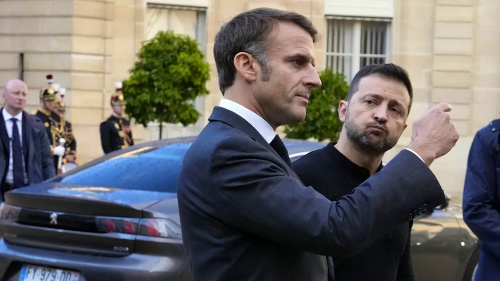 Wolodymyr Selesnkyj (rechts) bei seinem letzten Besuch in Paris bei Emmanuel Macron am 10. Oktober.