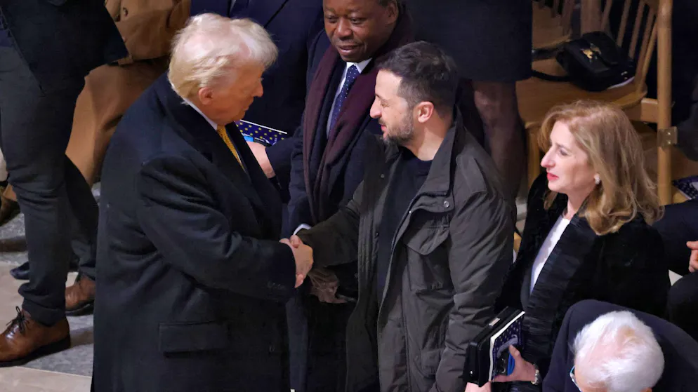 Notre-Dame wiedereröffnet – mit Glanz und viel Emotionen - Gallery. Zu den hohen Staatsgästen bei der Eröffnungszeremonie von Notre-Dame gehörten der designierte US-Präsident Donald Trump und der ukrainische Präsident Wolodymyr Selenskyj. 