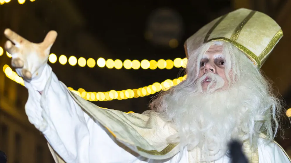25'000 Freiburger feiern den Einzug von Sankt Nikolaus - Gallery. Sankt Nikolaus hat in Freiburg Gross und Klein glücklich gemacht.