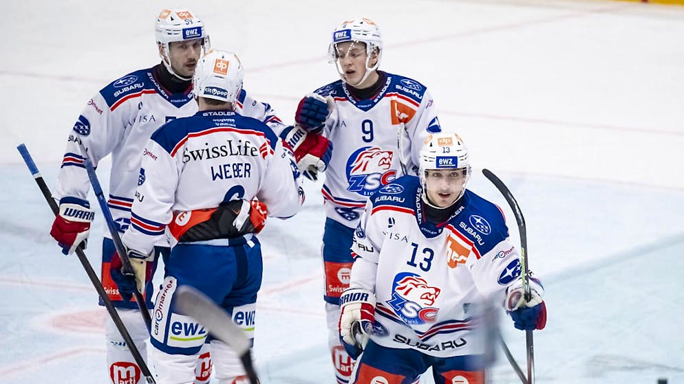 Justin Sigrist (Nr. 13.) weist dem ZSC mit zwei Toren in Lugano den Weg zum Sieg