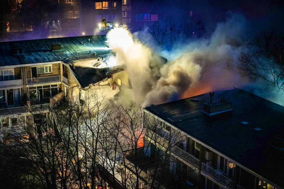 Fino a 20 dispersi in un'esplosione in un edificio residenziale all'Aia. Quattro persone sono state inizialmente tratte in salvo dopo un'esplosione e un incendio in un edificio residenziale a L'Aia.