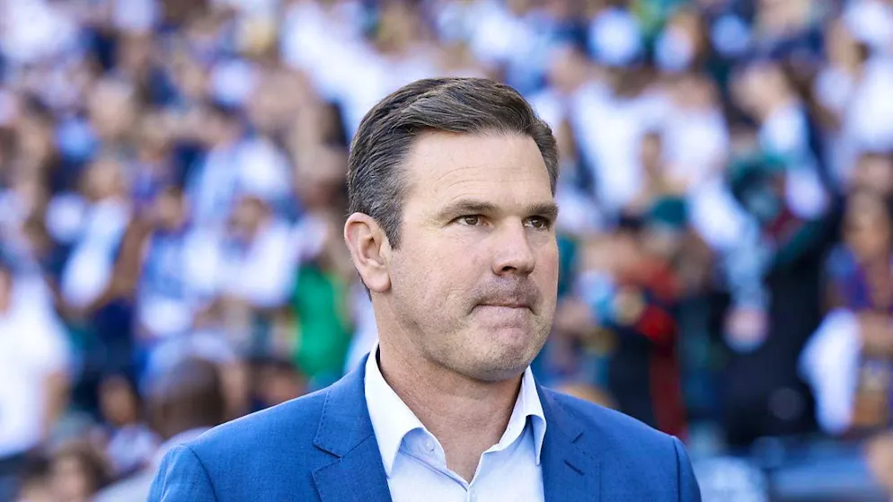 Galaxy coach Greg Vanney looks tensely at the clock. Only a few minutes left to the title
