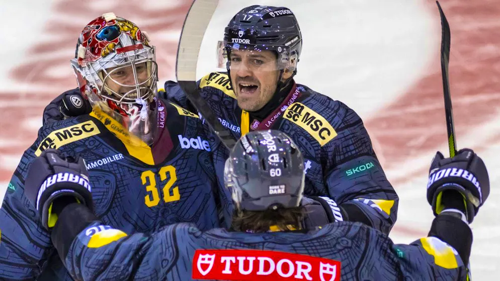 Servette's goalie Antti Raanta is happy with Arnaud Jacquemet and Markus Granlund about the victory after the penalty shootout
