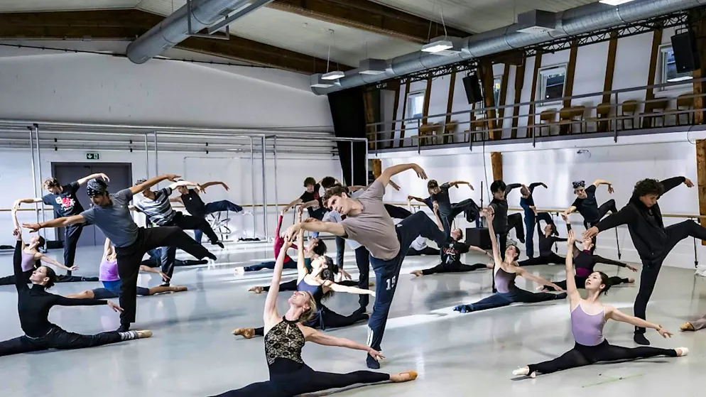 Le Béjart Ballet Lausanne en pleine préparation avant les représentations du Presbytère au théâtre de Beaulieu.