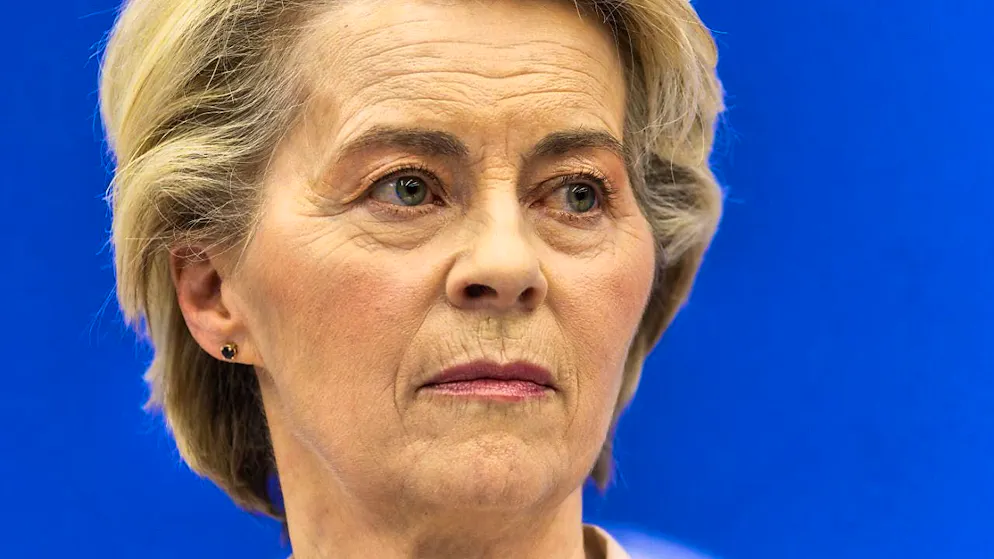ARCHIVE - Ursula von der Leyen (CDU), President of the European Commission, stands during a press conference in the European Parliament building. Photo: Philipp von Ditfurth/dpa