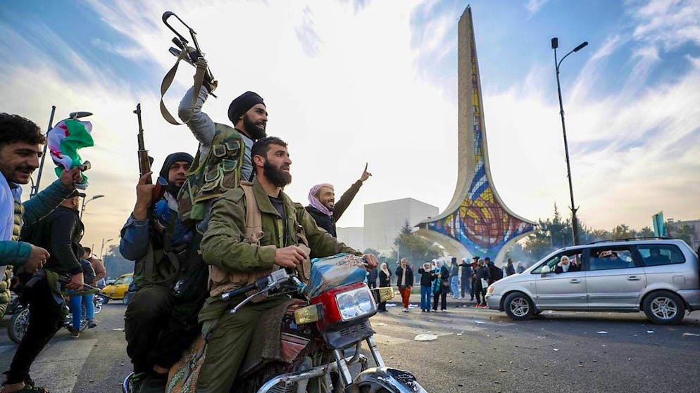 According to the Register of the Swiss Abroad, more than 60 people are still in Syria.