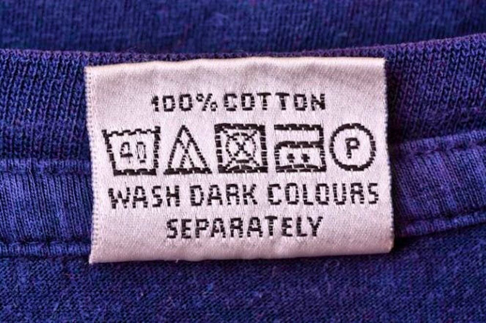 Dark colored items should be washed separately. They could stain light-colored textiles. New jeans often stain. And not in the tumble dryer.