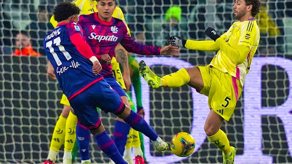 Dan Ndoye gets up a good head of steam against Juve.