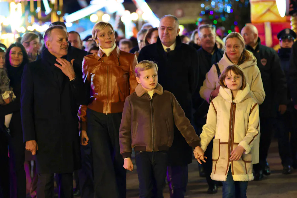 I lussuosi abiti di Charlène di Monaco. E il lusso non si pone limiti nemmeno per quanto riguarda il guardaroba dei figli, perfettamente abbinato a quello della mamma.
