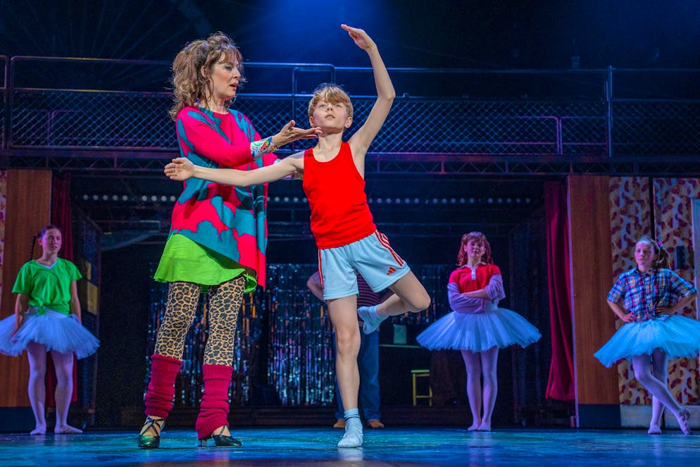 Isabelle Flachsmann and Leo Lemmerich in the musical "Billy Elliot".