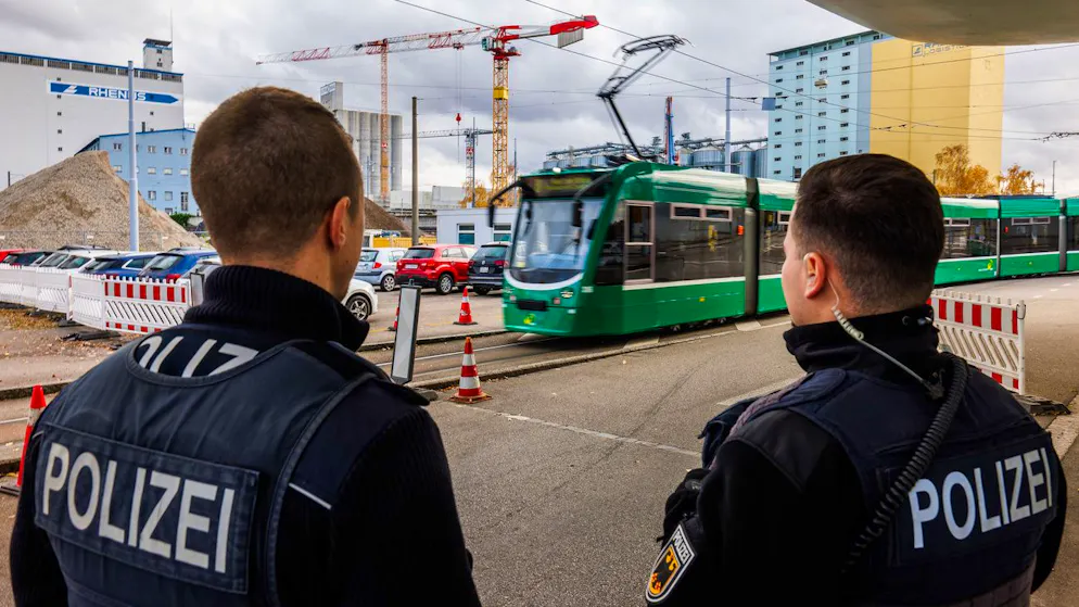 Erst nach sieben Jahren Rechtsstreit konnte der Kanton Basel-Stadt einen renitenten Deutschen ausweisen, der mehr als 320'000 Franken Sozialhilfe kassierte – und noch mehr Geld wollte. (Symbolbild)