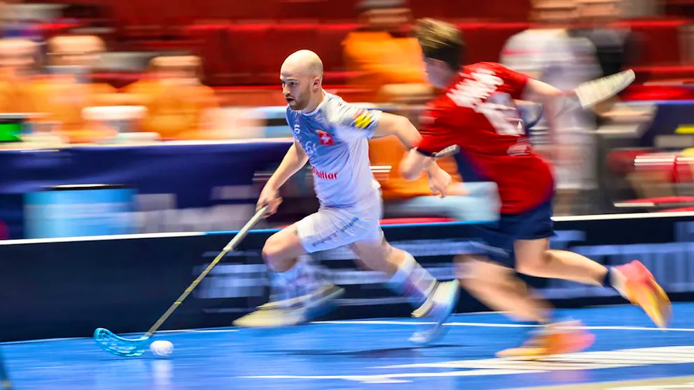 Jan Zaugg tries to make room for himself
