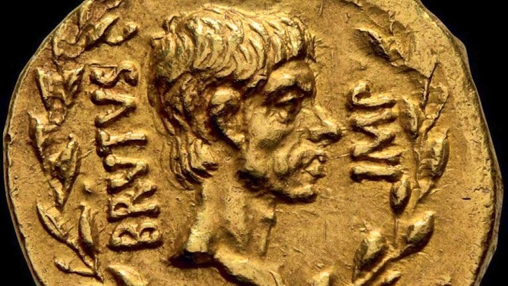 This Roman gold coin weighing 8 grams was auctioned off on Monday for 1.84 million francs.