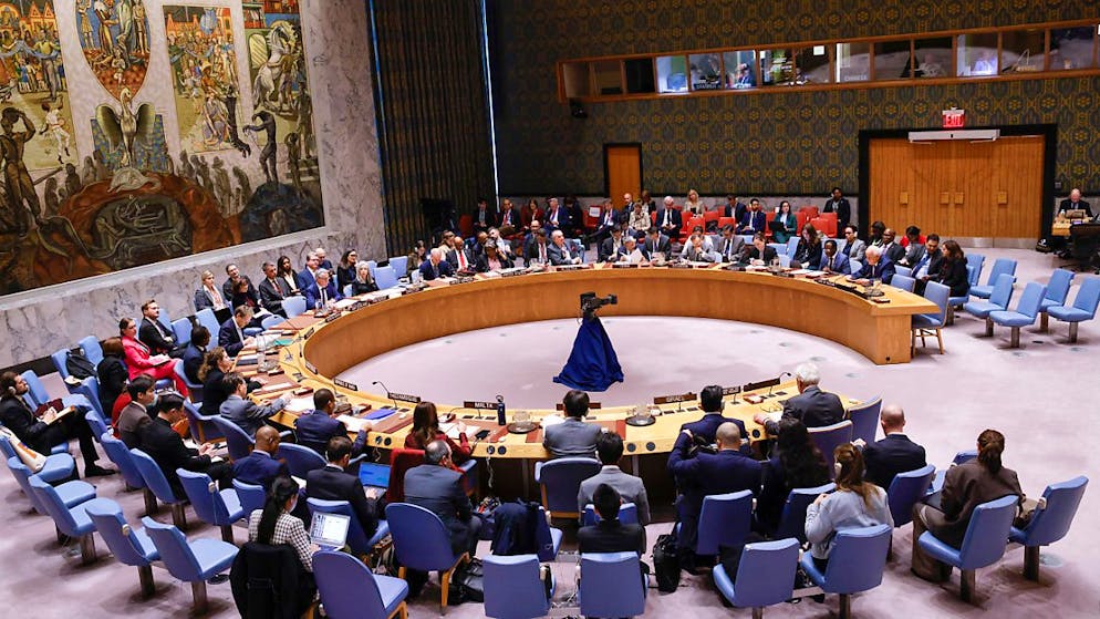 ARCHIV - Gesamtansicht des Saals, während Riyad Mansour, der palästinensische Botschafter bei den Vereinten Nationen, während einer Sitzung des UN-Sicherheitsrats über die Lage im Nahen Osten, einschließlich der palästinensischen Frage, im UN-Hauptquartier spricht. Foto: Kena Betancur/AP/dpa